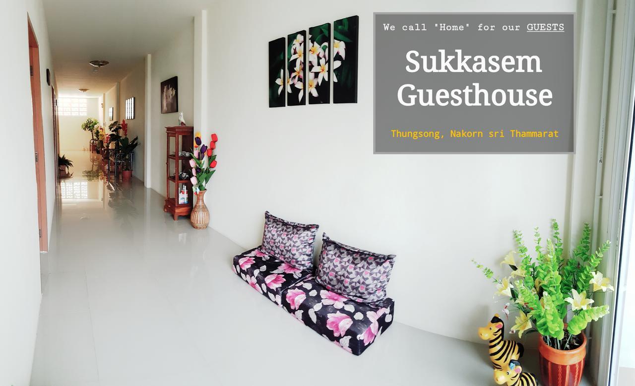 Sukkasem Guesthouse Thungsong ทุ่งสง ภายนอก รูปภาพ